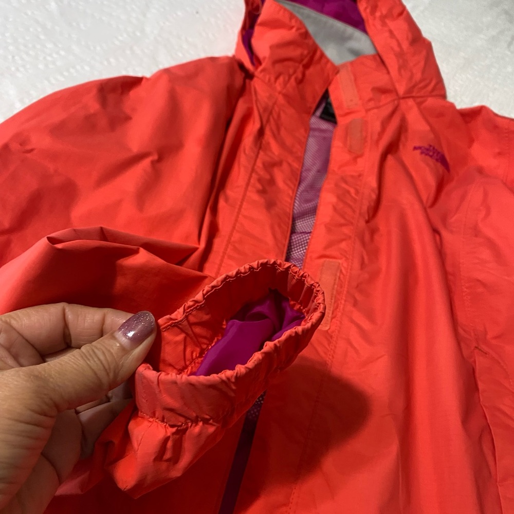 The North face Rain Jackets it is in good condition